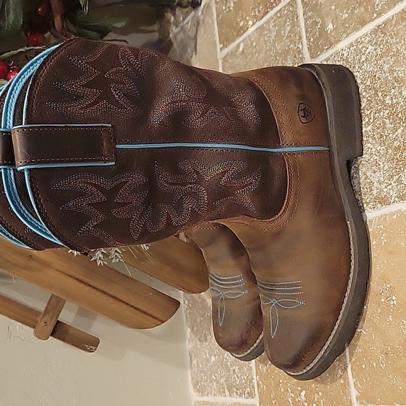 Ariat Women's Cowgirl Boots Size 8 - Picture 3 of 10